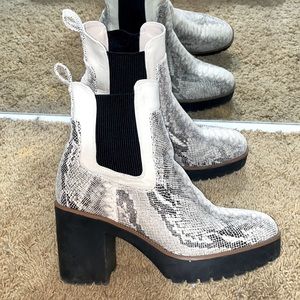 Chinese Laundry Good Day Boots